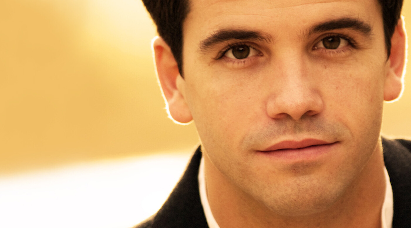 Ignacio Prego performs 'El Canto del Cavallero' in Chicago