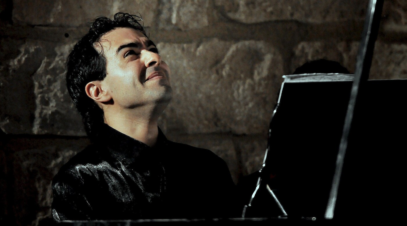 José Menor performs in New York