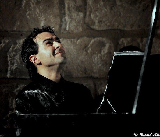 José Menor performs in New York