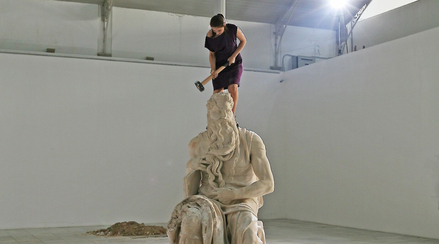 Cristina Lucas: Iluminaciones Profanas
