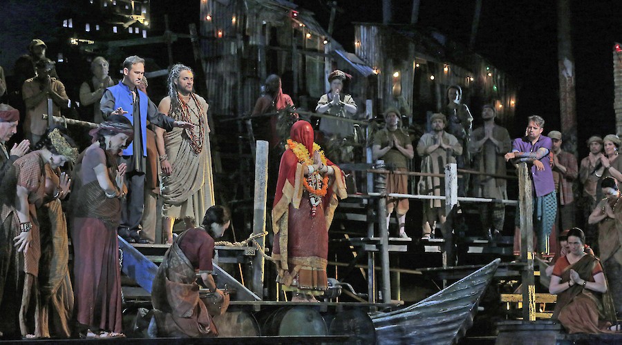 The Pearl Fishers conducted by Plácido Domingo