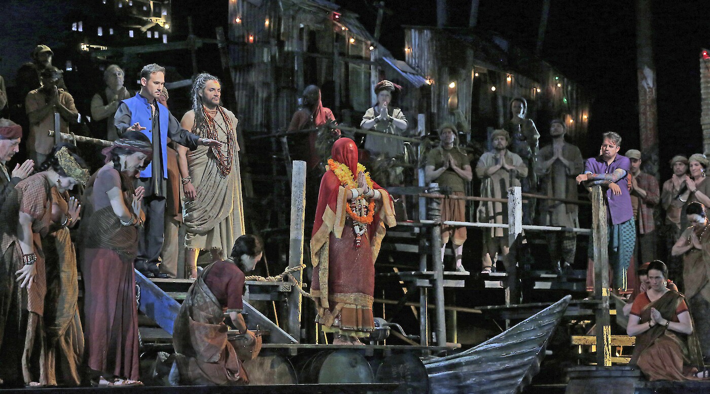 The Pearl Fishers conducted by Plácido Domingo