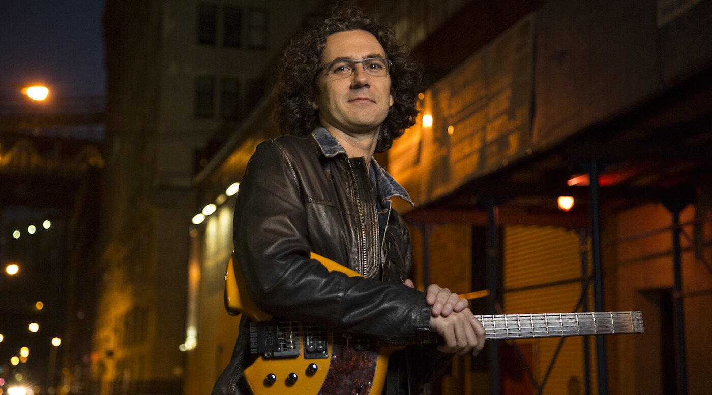 Oscar Peñas in concert in Washington, D.C.