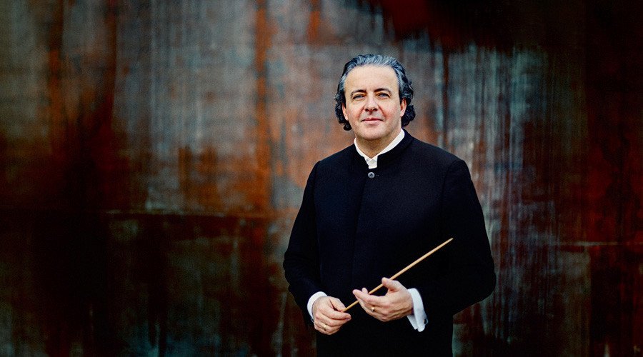 Juanjo Mena conducts the Boston Symphony Orchestra