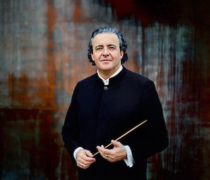 Juanjo Mena conducts the Boston Symphony Orchestra