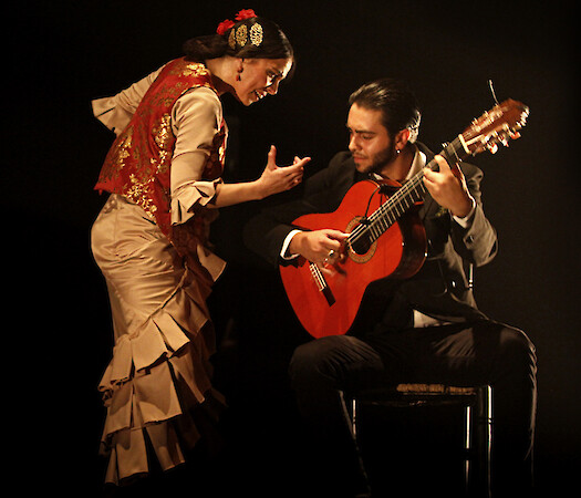 Prendidos by Compañía Alfonso Loza