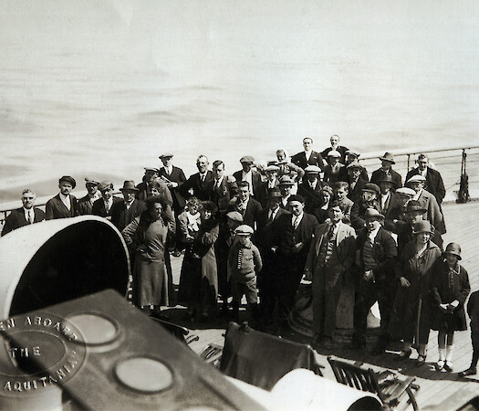 Invisible Immigrants. Spaniards in the U.S. (1868-1945)